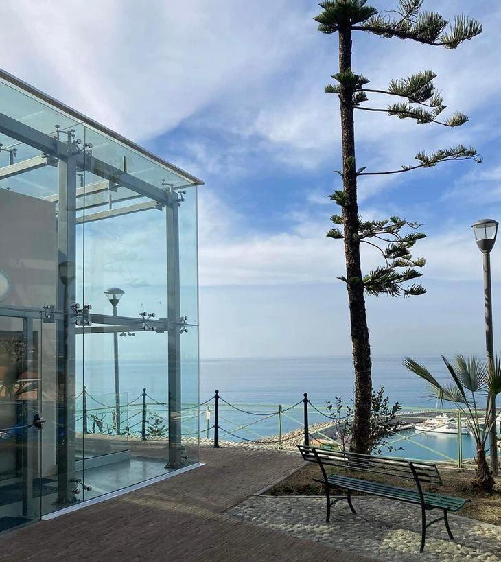 Sea And Monaco Charme View On The Beach Вентимилья Экстерьер фото