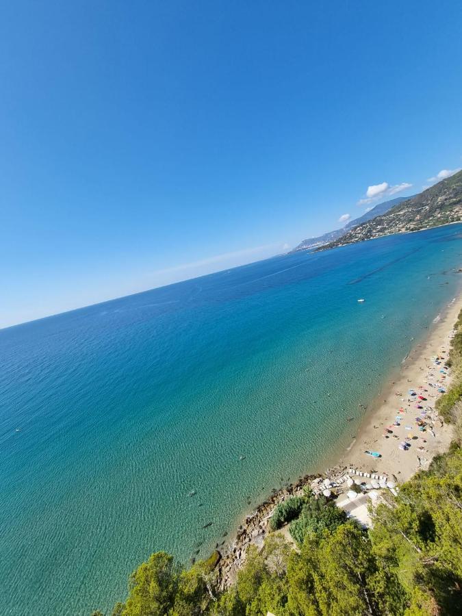 Sea And Monaco Charme View On The Beach Вентимилья Экстерьер фото